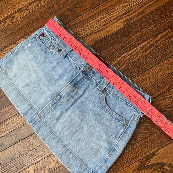 SOLD ❣️
2000s iconic mini denim skirt - Picture 6 of 6